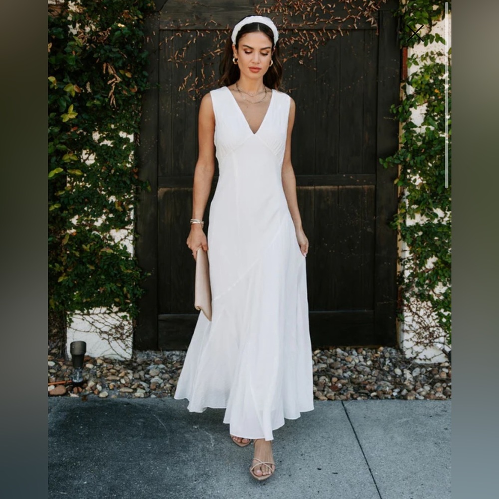 VICI White V-Neck Maxi Dress Xsmall
